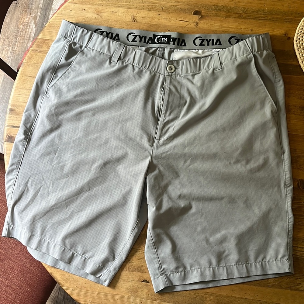 Zyia Mens Grey Golf Shorts